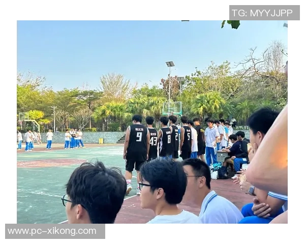 文班赛后第一时间回看录像努力为下场比赛做好充分准备