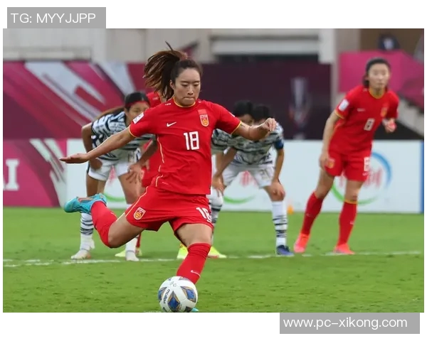 武汉女足外援奥乌苏错失绝佳机会踢中边网令人扼腕叹息